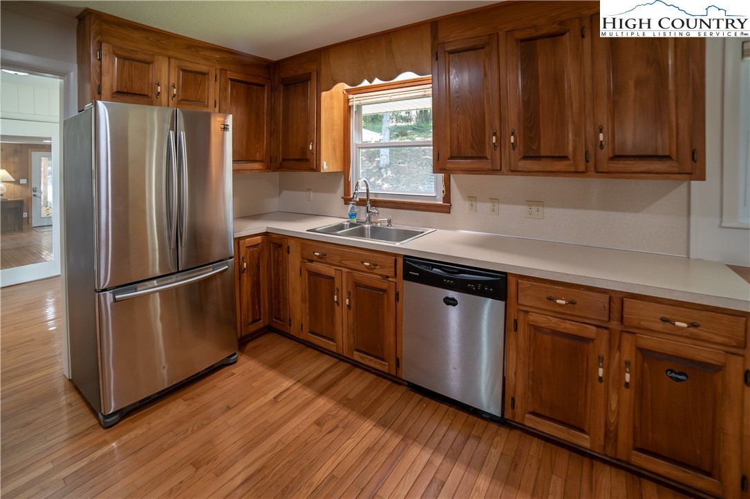 Elk Park, North Carolina 28622, United States, 5 Bedrooms Bedrooms, ,4 BathroomsBathrooms,Residential,Active,157905