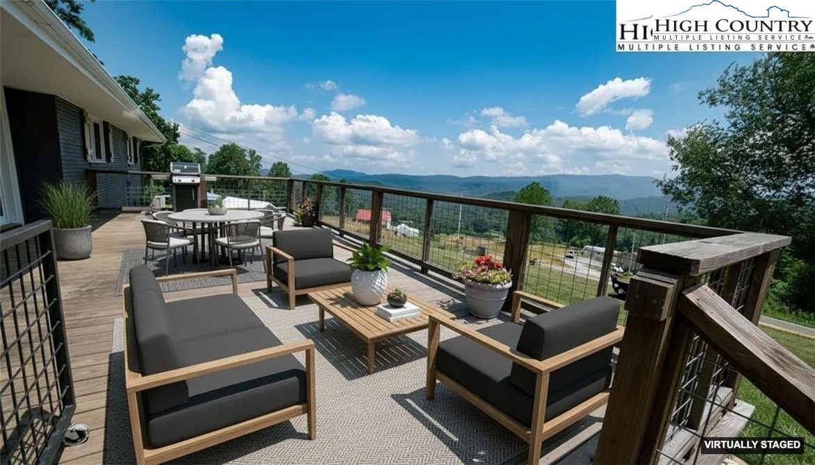 Elk Park, North Carolina 28622, United States, 5 Bedrooms Bedrooms, ,4 BathroomsBathrooms,Residential,Active,157905