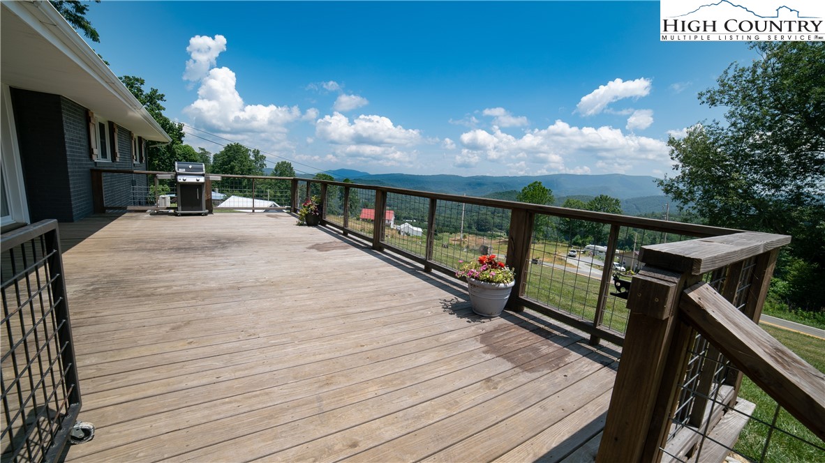 Elk Park, North Carolina 28622, United States, 5 Bedrooms Bedrooms, ,4 BathroomsBathrooms,Residential,Active,157905