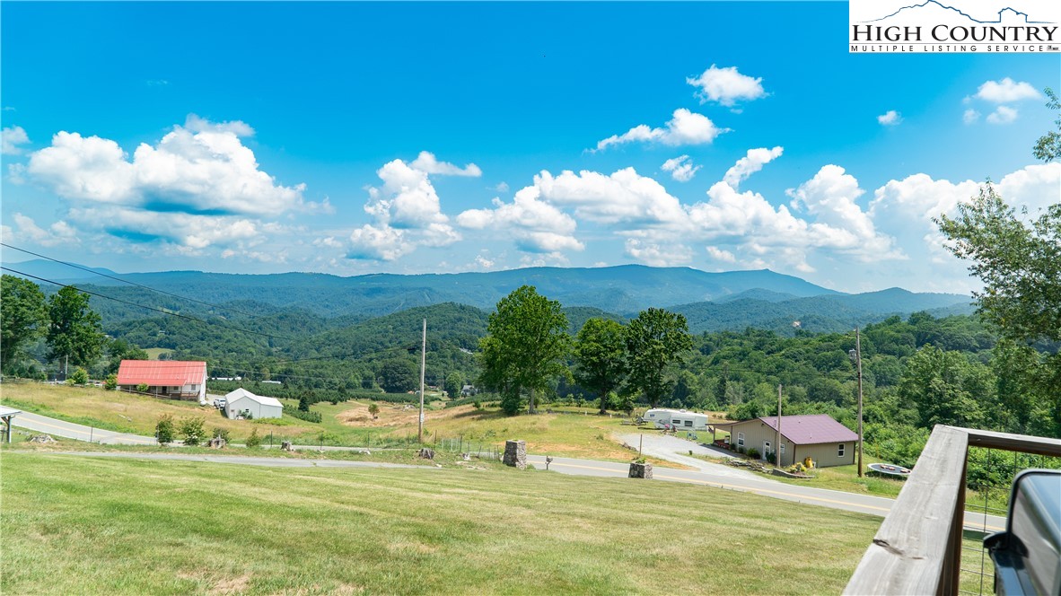 Elk Park, North Carolina 28622, United States, 5 Bedrooms Bedrooms, ,4 BathroomsBathrooms,Residential,Active,157905