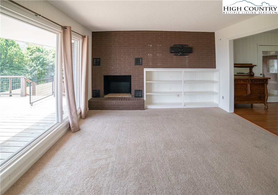 Elk Park, North Carolina 28622, United States, 5 Bedrooms Bedrooms, ,4 BathroomsBathrooms,Residential,Active,157905