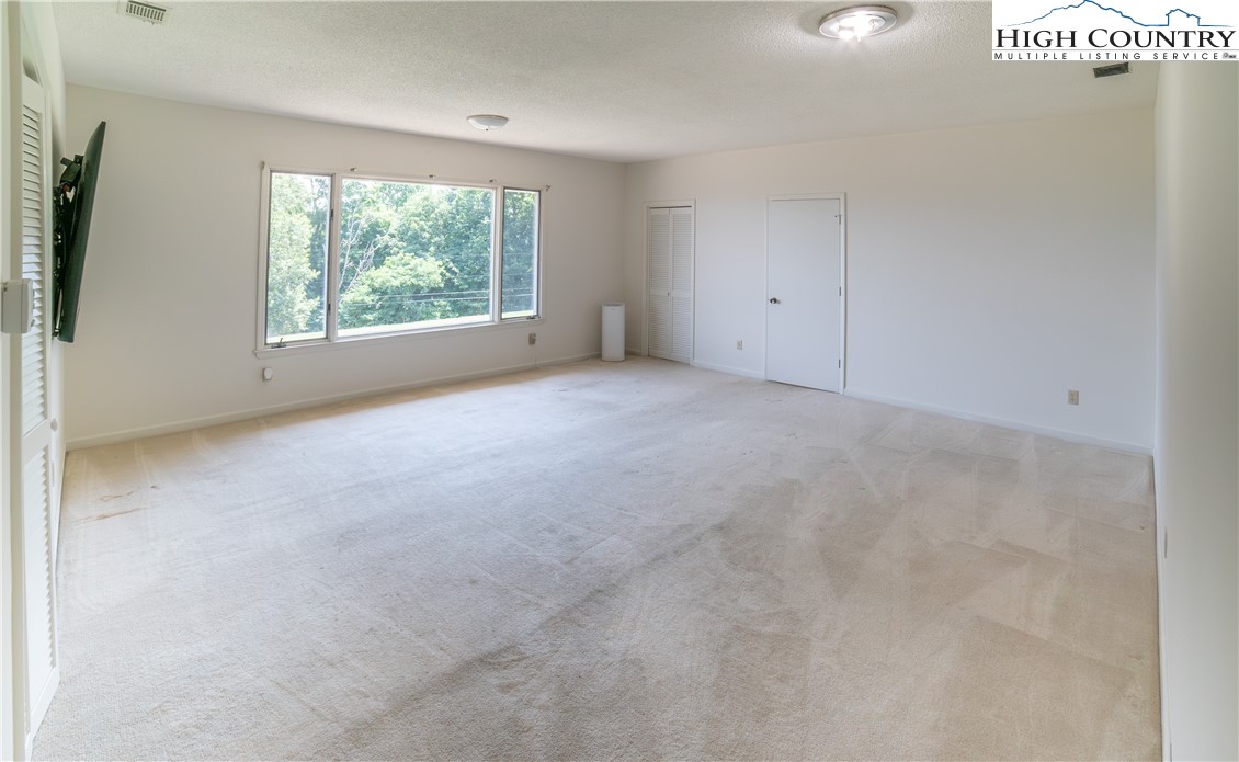 Elk Park, North Carolina 28622, United States, 5 Bedrooms Bedrooms, ,4 BathroomsBathrooms,Residential,Active,157905