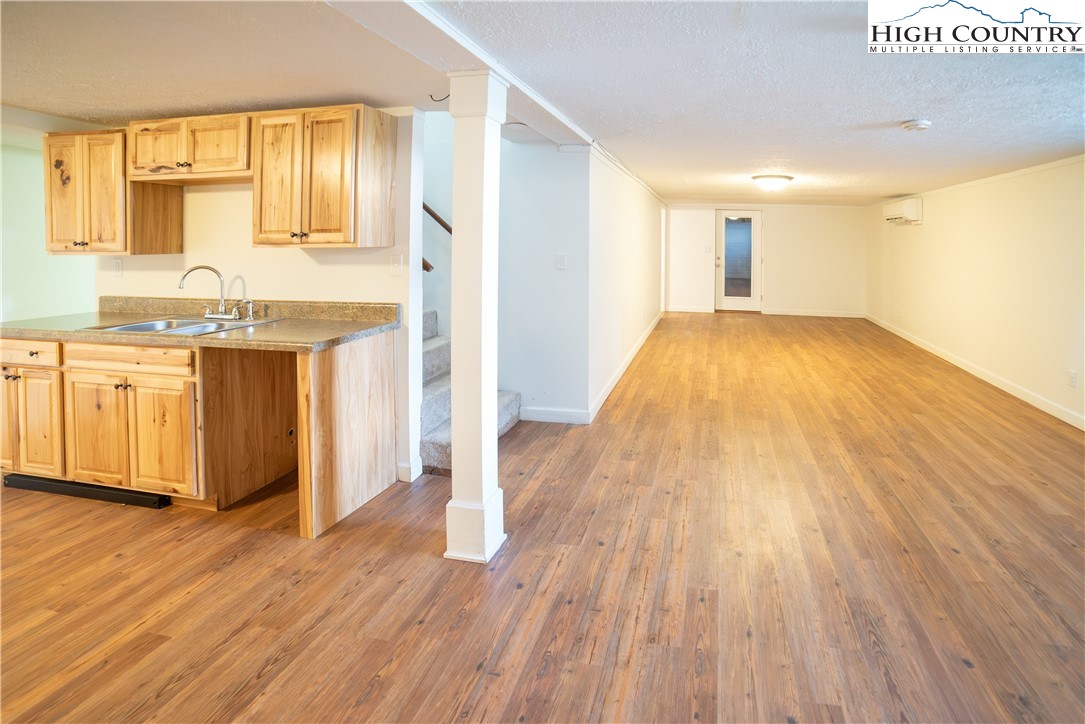 Elk Park, North Carolina 28622, United States, 5 Bedrooms Bedrooms, ,4 BathroomsBathrooms,Residential,Active,157905