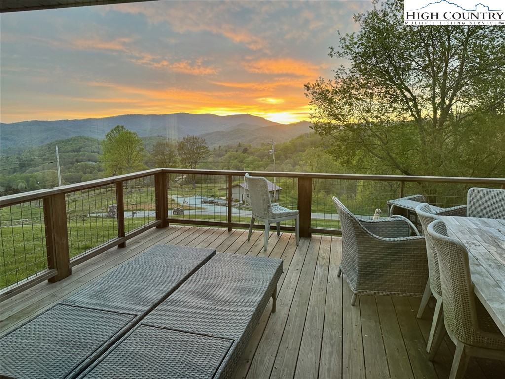 Elk Park, North Carolina 28622, United States, 5 Bedrooms Bedrooms, ,4 BathroomsBathrooms,Residential,Active,157905