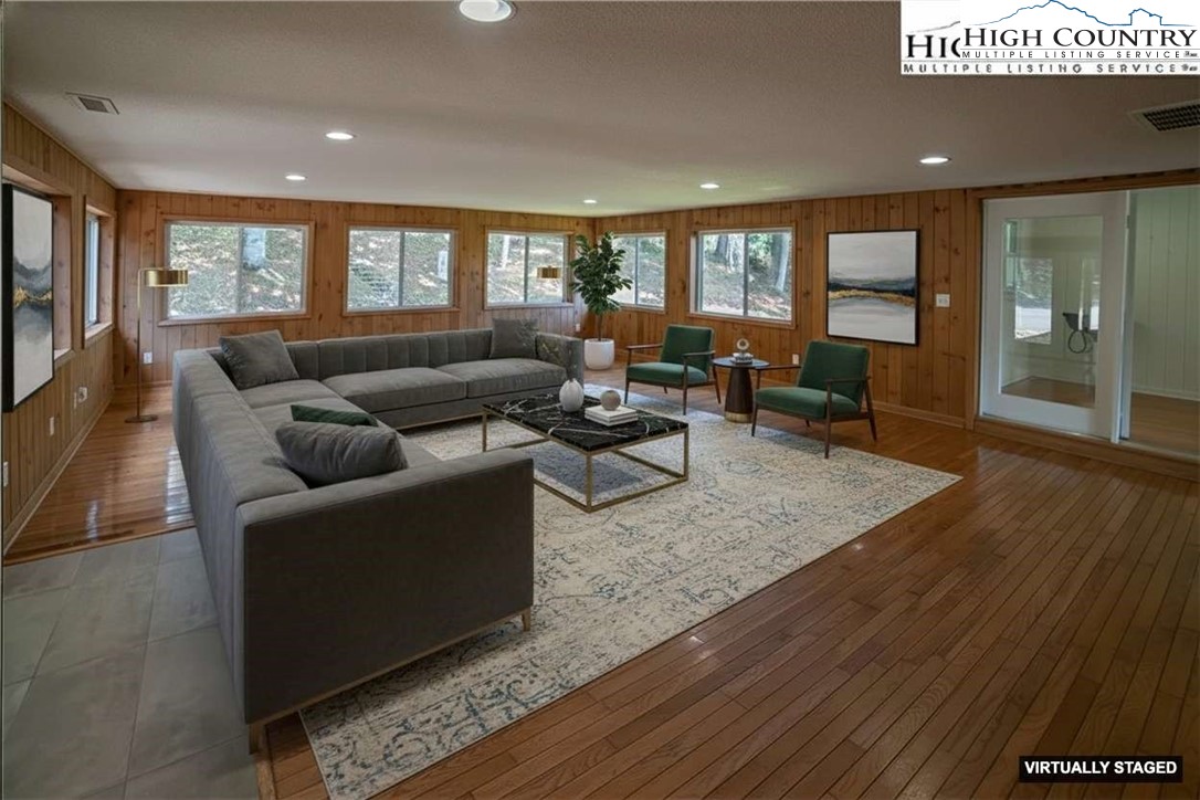 Elk Park, North Carolina 28622, United States, 5 Bedrooms Bedrooms, ,4 BathroomsBathrooms,Residential,Active,157905