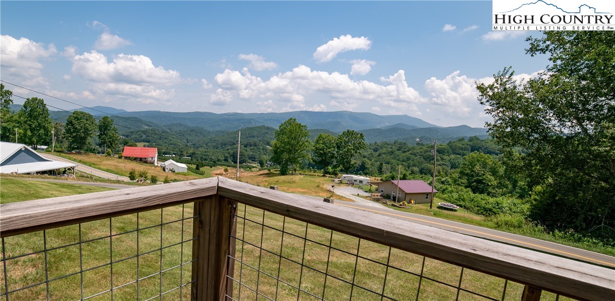 Elk Park, North Carolina 28622, United States, 5 Bedrooms Bedrooms, ,4 BathroomsBathrooms,Residential,Active,157905