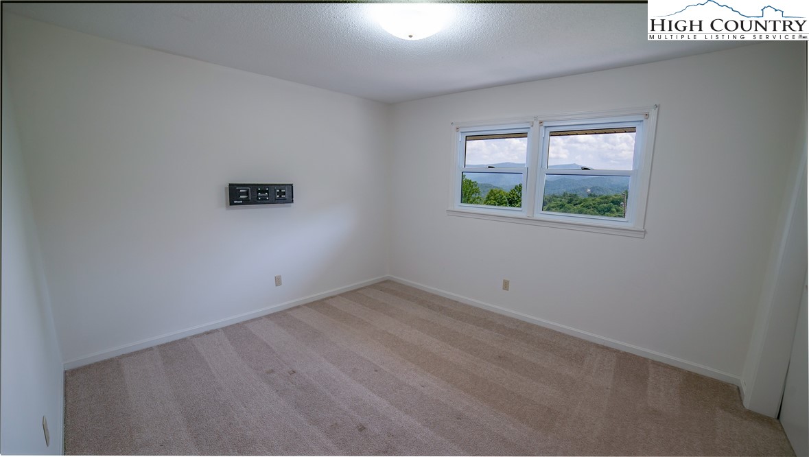 Elk Park, North Carolina 28622, United States, 5 Bedrooms Bedrooms, ,4 BathroomsBathrooms,Residential,Active,157905