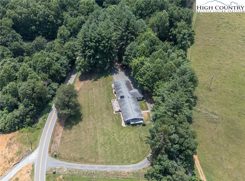 Elk Park, North Carolina 28622, United States, 5 Bedrooms Bedrooms, ,4 BathroomsBathrooms,Residential,Active,157905