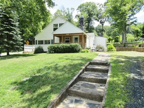 Photo of 807 Mount Jefferson Road, West Jefferson, NC 28694 (MLS # 261514)