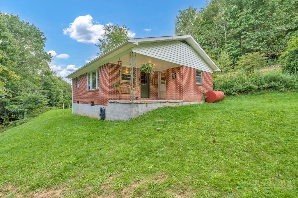 6104 Howards Creek Road
