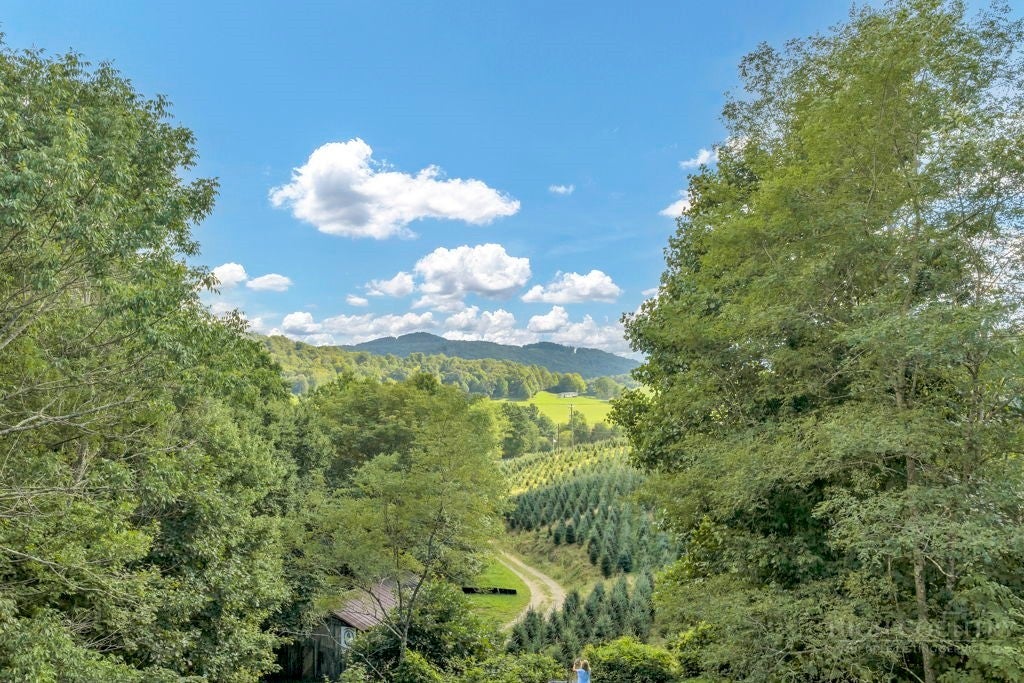 6104 Howards Creek Road
