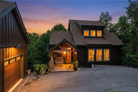 Photo of 882 Sunset Drive, Blowing Rock, NC 28605 (MLS # 262706)