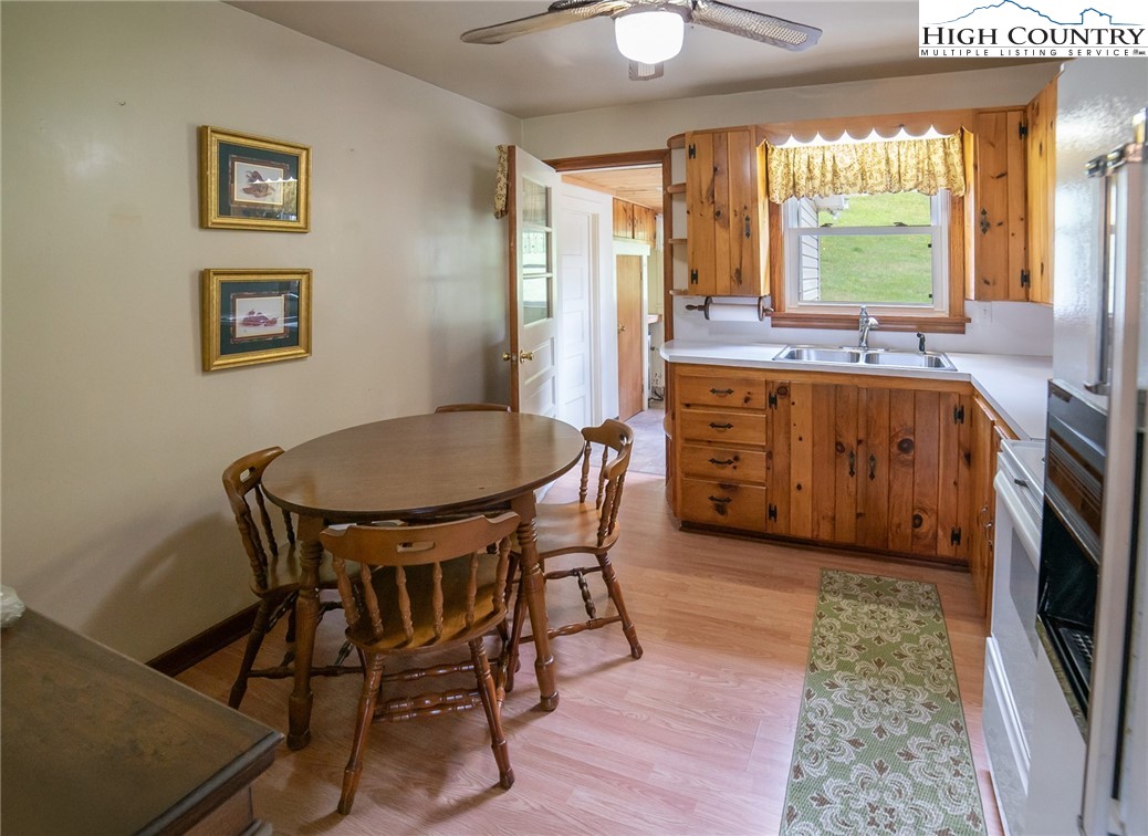 Newland, North Carolina 28657, United States, 2 Bedrooms Bedrooms, ,2 BathroomsBathrooms,Residential,Active,143878