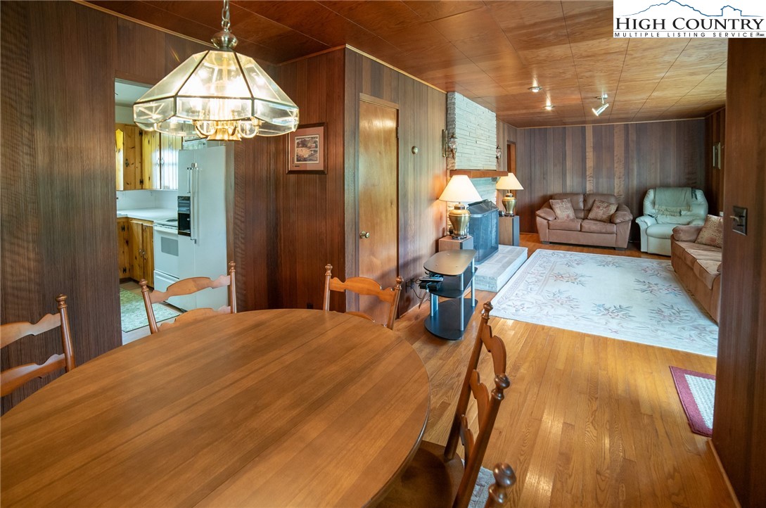 Newland, North Carolina 28657, United States, 2 Bedrooms Bedrooms, ,2 BathroomsBathrooms,Residential,Active,143878