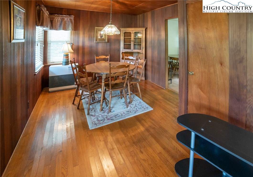 Newland, North Carolina 28657, United States, 2 Bedrooms Bedrooms, ,2 BathroomsBathrooms,Residential,Active,143878