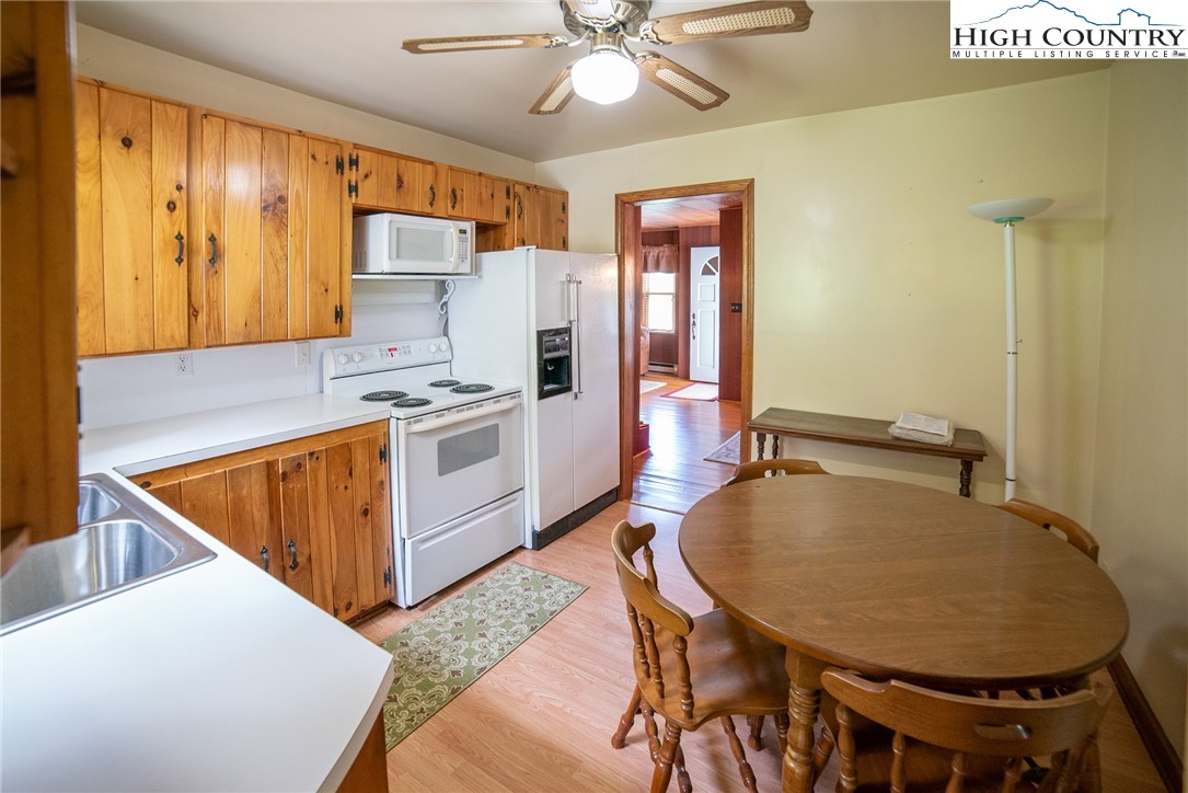 Newland, North Carolina 28657, United States, 2 Bedrooms Bedrooms, ,2 BathroomsBathrooms,Residential,Active,143878