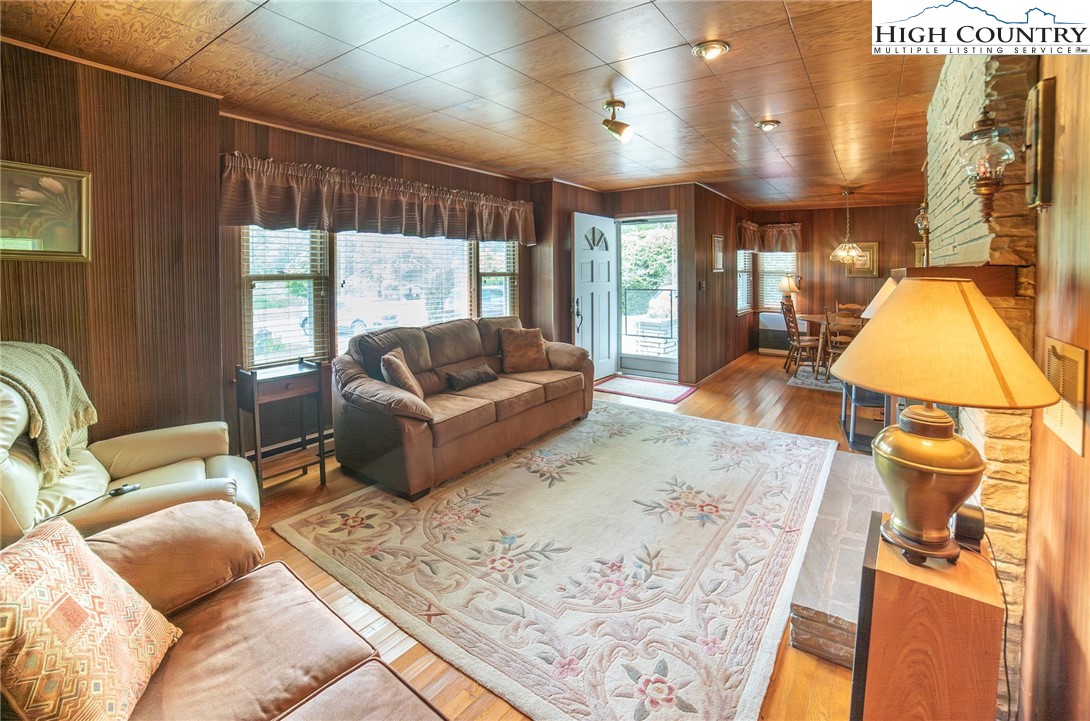 Newland, North Carolina 28657, United States, 2 Bedrooms Bedrooms, ,2 BathroomsBathrooms,Residential,Active,143878