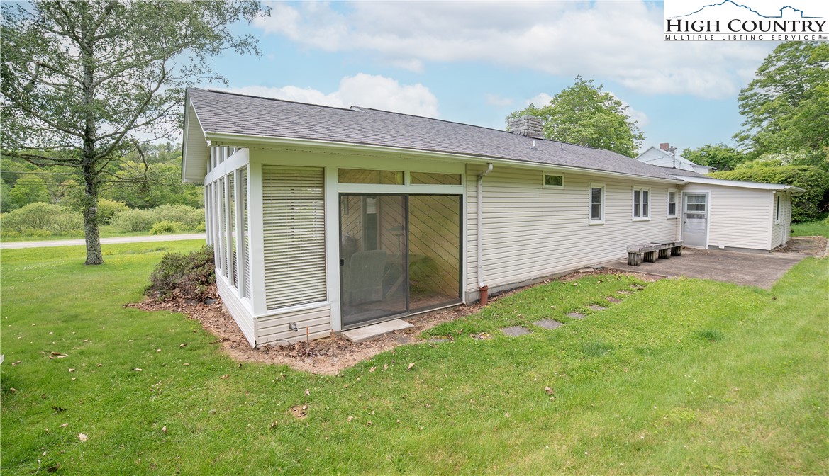 Newland, North Carolina 28657, United States, 2 Bedrooms Bedrooms, ,2 BathroomsBathrooms,Residential,Active,143878