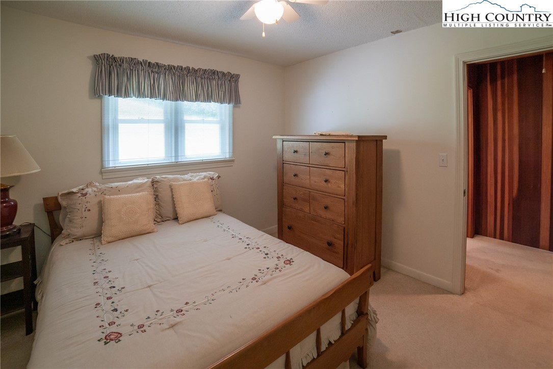 Newland, North Carolina 28657, United States, 2 Bedrooms Bedrooms, ,2 BathroomsBathrooms,Residential,Active,143878