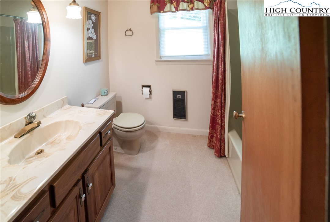 Newland, North Carolina 28657, United States, 2 Bedrooms Bedrooms, ,2 BathroomsBathrooms,Residential,Active,143878