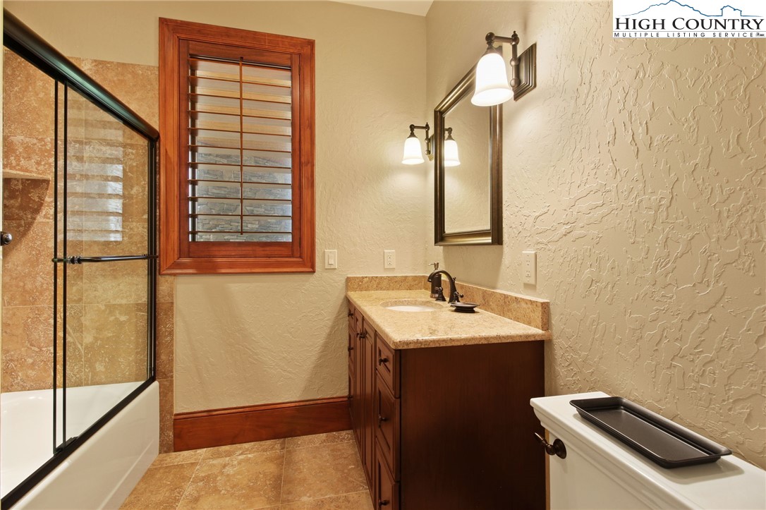 Blowing Rock, North Carolina 28605, United States, 6 Bedrooms Bedrooms, ,7 BathroomsBathrooms,Residential,Active,130915