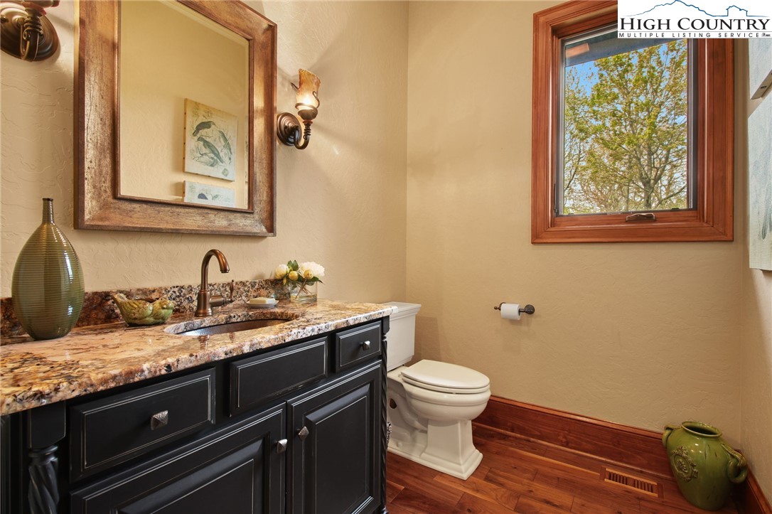 Blowing Rock, North Carolina 28605, United States, 6 Bedrooms Bedrooms, ,7 BathroomsBathrooms,Residential,Active,130915