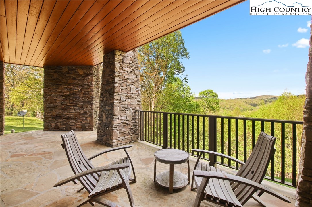 Blowing Rock, North Carolina 28605, United States, 6 Bedrooms Bedrooms, ,7 BathroomsBathrooms,Residential,Active,130915