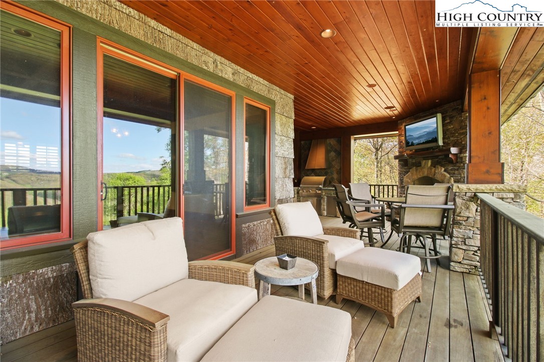 Blowing Rock, North Carolina 28605, United States, 6 Bedrooms Bedrooms, ,7 BathroomsBathrooms,Residential,Active,130915