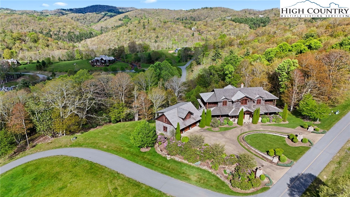 Blowing Rock, North Carolina 28605, United States, 6 Bedrooms Bedrooms, ,7 BathroomsBathrooms,Residential,Active,130915