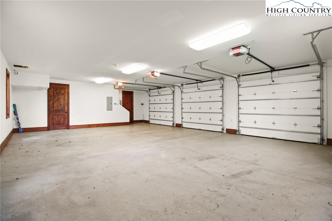 Blowing Rock, North Carolina 28605, United States, 6 Bedrooms Bedrooms, ,7 BathroomsBathrooms,Residential,Active,130915