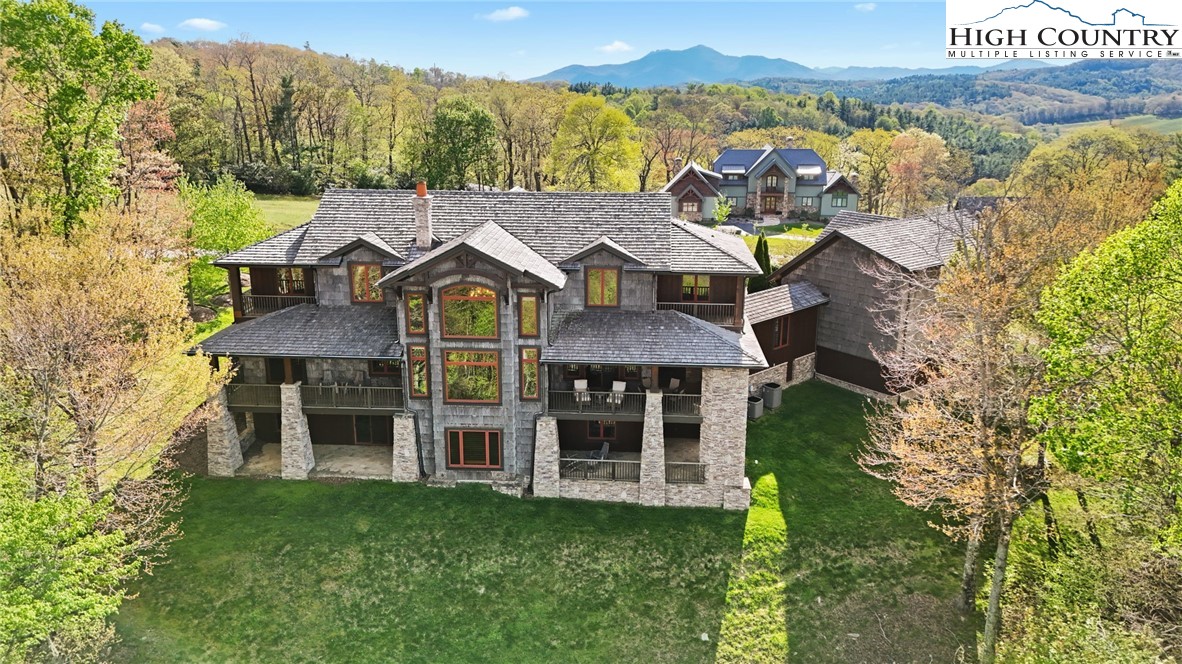 Blowing Rock, North Carolina 28605, United States, 6 Bedrooms Bedrooms, ,7 BathroomsBathrooms,Residential,Active,130915