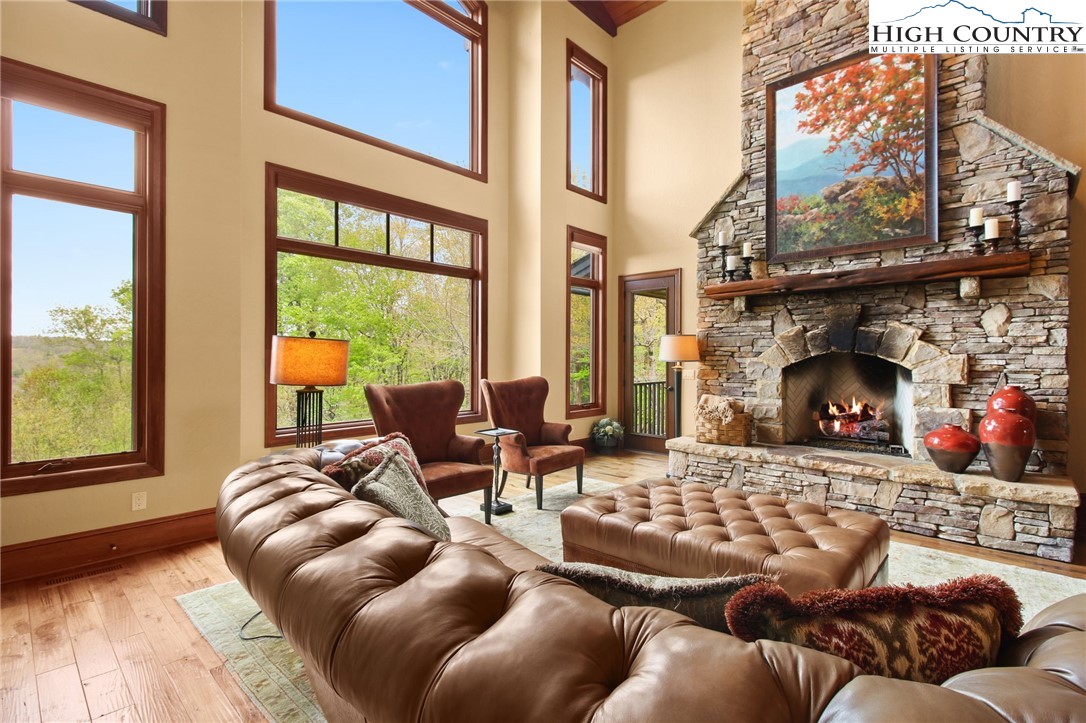 Blowing Rock, North Carolina 28605, United States, 6 Bedrooms Bedrooms, ,7 BathroomsBathrooms,Residential,Active,130915