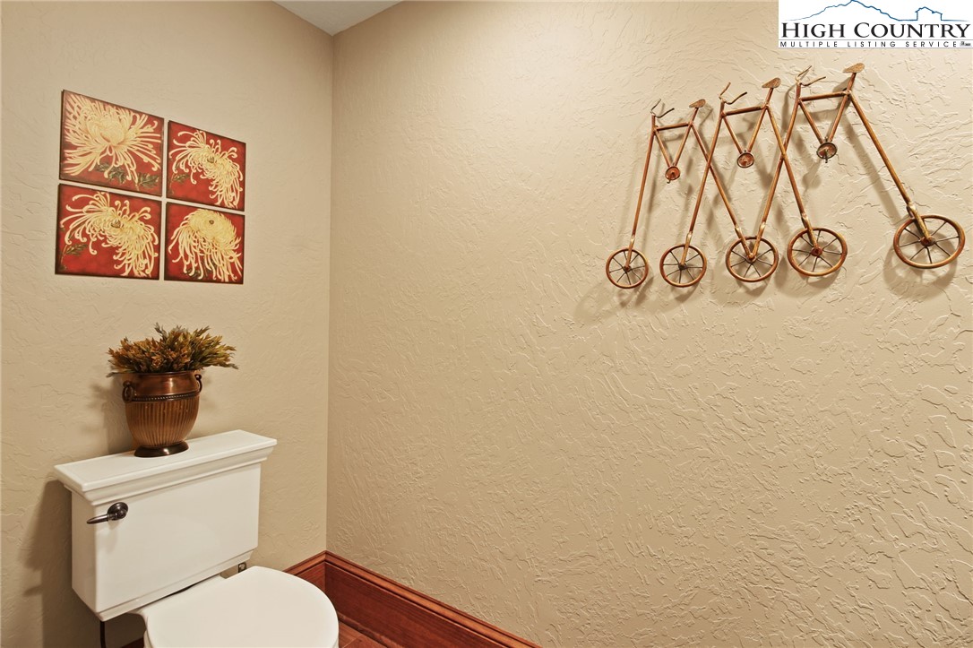 Blowing Rock, North Carolina 28605, United States, 6 Bedrooms Bedrooms, ,7 BathroomsBathrooms,Residential,Active,130915