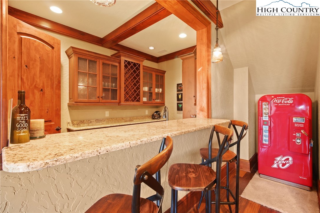 Blowing Rock, North Carolina 28605, United States, 6 Bedrooms Bedrooms, ,7 BathroomsBathrooms,Residential,Active,130915