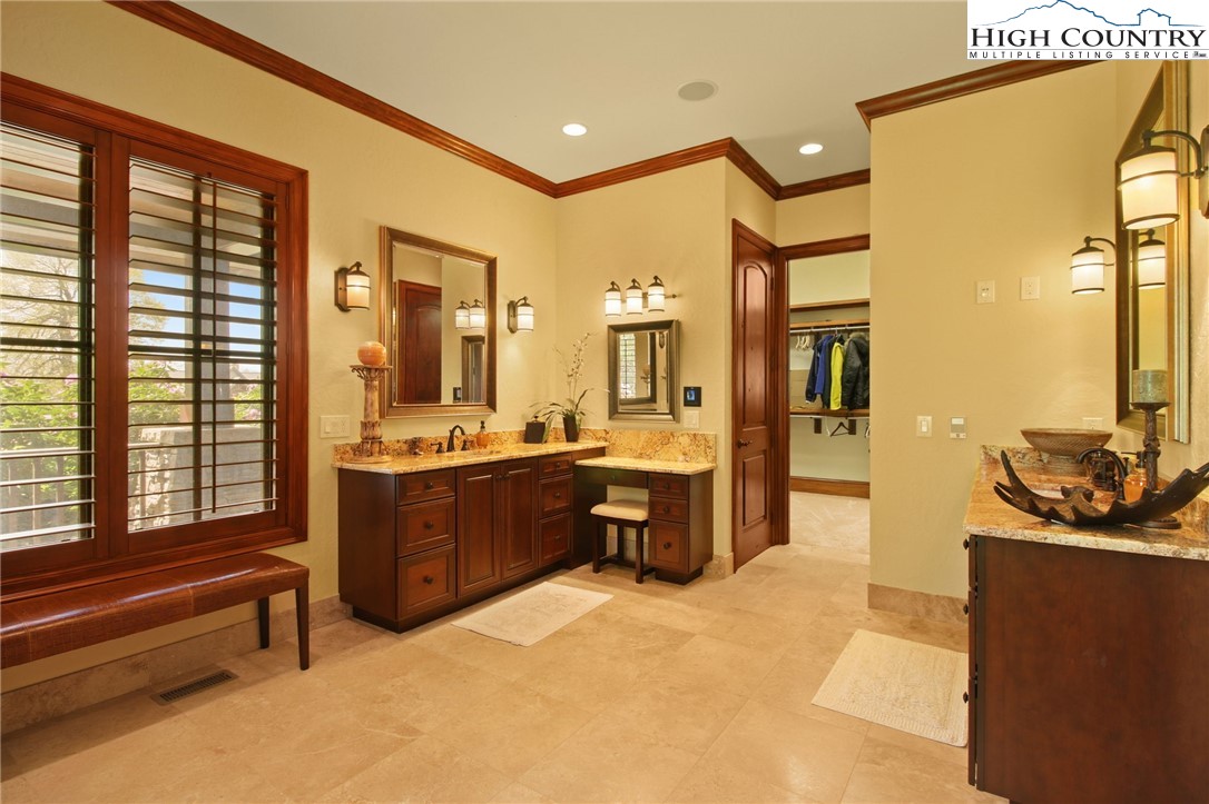 Blowing Rock, North Carolina 28605, United States, 6 Bedrooms Bedrooms, ,7 BathroomsBathrooms,Residential,Active,130915