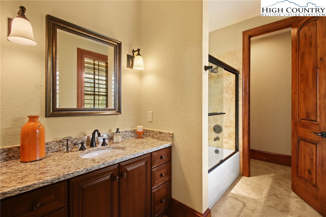 Blowing Rock, North Carolina 28605, United States, 6 Bedrooms Bedrooms, ,7 BathroomsBathrooms,Residential,Active,130915