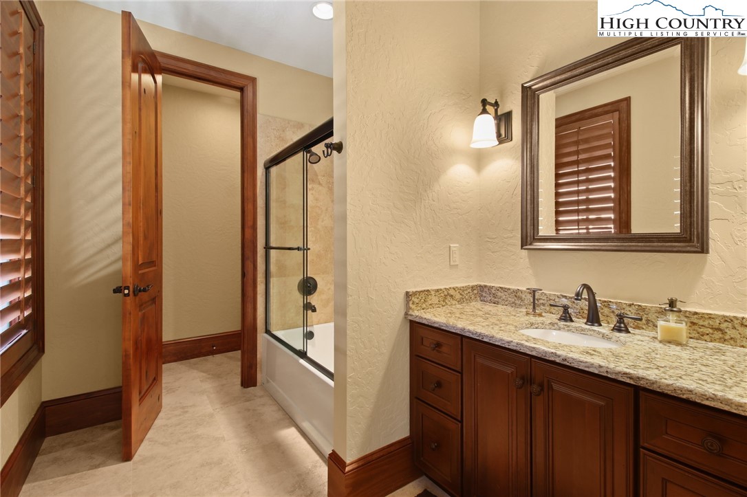 Blowing Rock, North Carolina 28605, United States, 6 Bedrooms Bedrooms, ,7 BathroomsBathrooms,Residential,Active,130915