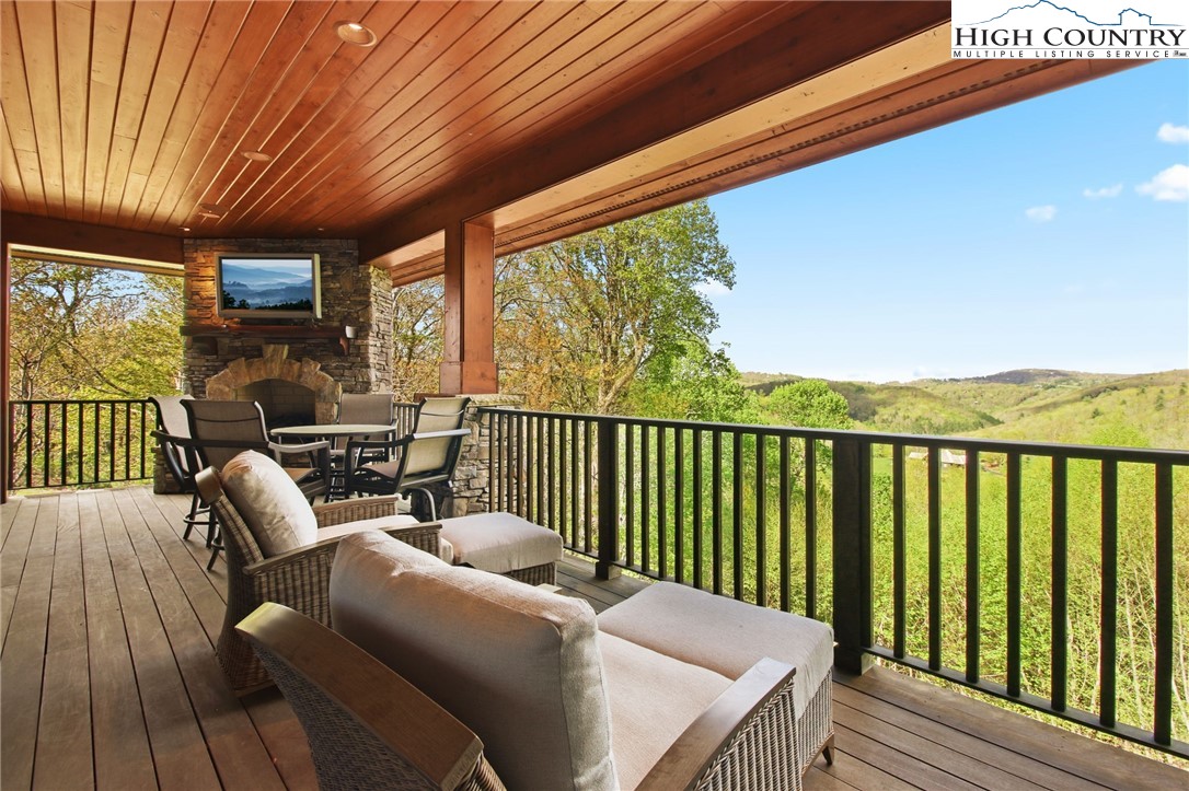 Blowing Rock, North Carolina 28605, United States, 6 Bedrooms Bedrooms, ,7 BathroomsBathrooms,Residential,Active,130915