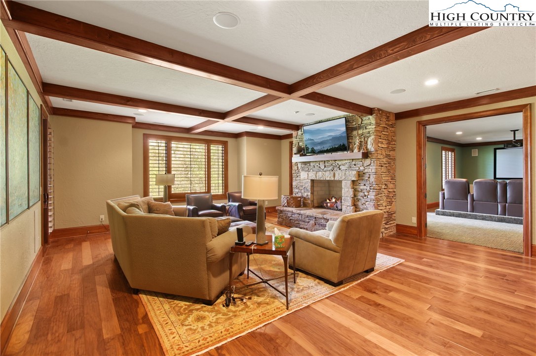 Blowing Rock, North Carolina 28605, United States, 6 Bedrooms Bedrooms, ,7 BathroomsBathrooms,Residential,Active,130915