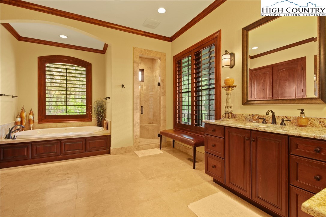 Blowing Rock, North Carolina 28605, United States, 6 Bedrooms Bedrooms, ,7 BathroomsBathrooms,Residential,Active,130915