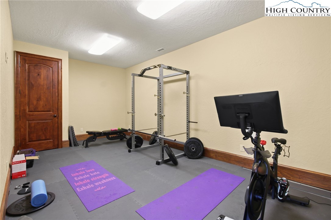 Blowing Rock, North Carolina 28605, United States, 6 Bedrooms Bedrooms, ,7 BathroomsBathrooms,Residential,Active,130915