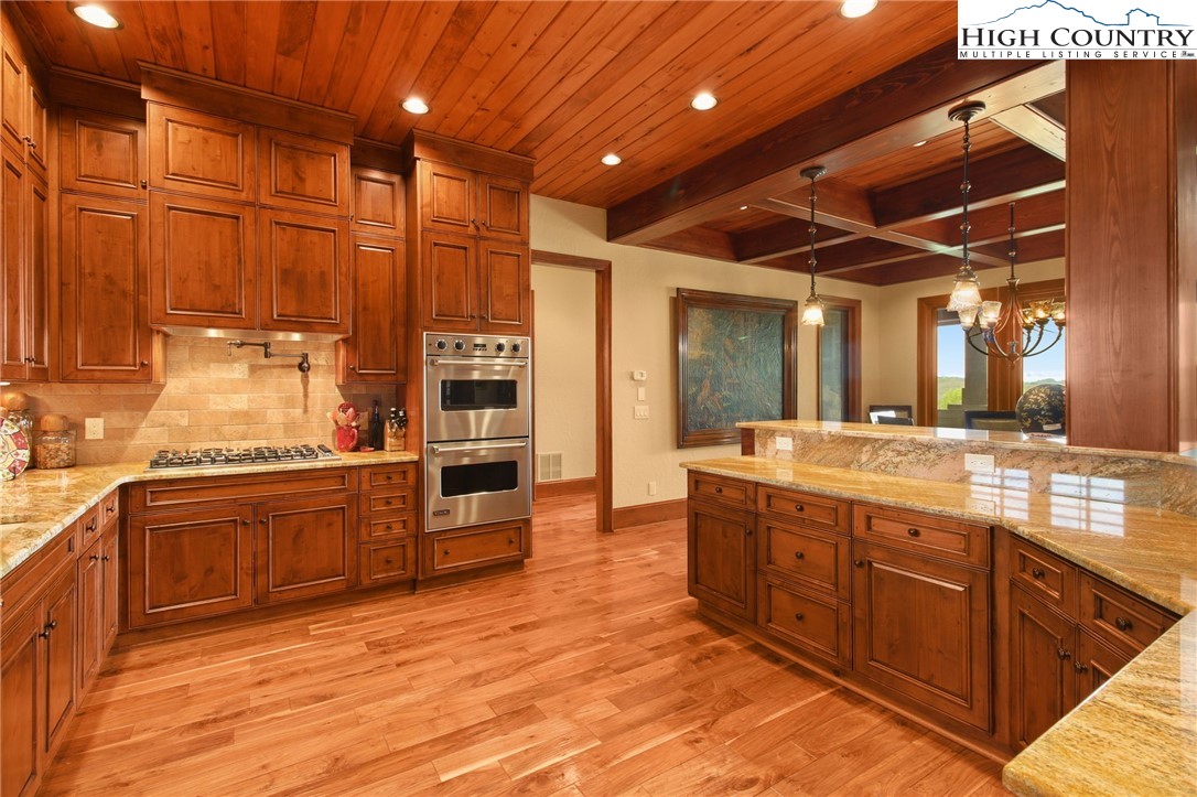 Blowing Rock, North Carolina 28605, United States, 6 Bedrooms Bedrooms, ,7 BathroomsBathrooms,Residential,Active,130915