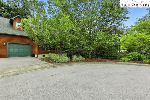 Photo of 103 Clary Court #9, Blowing Rock, NC 28605 (MLS # 257371)