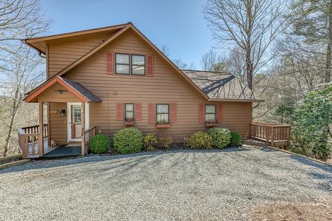 Photo of 153 Delphinium Lane, Newland, NC 28657 (MLS # 261236)