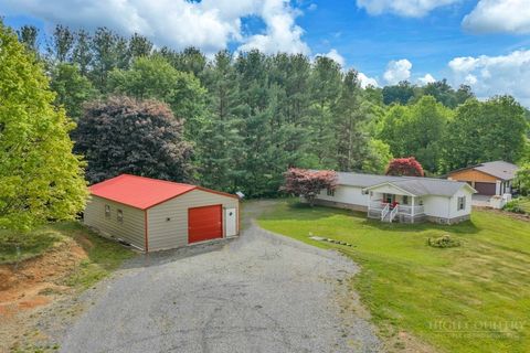 Photo of 156 Slabtown Road, Zionville, NC 28698 (MLS # 261706)