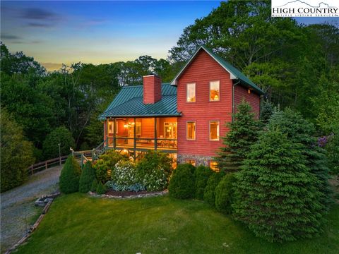 Photo of 110 King Arthurs Court, Banner Elk, NC 28604 (MLS # 255524) Photo of 110 King Arthurs Court, Banner Elk, NC 28604 (MLS # 255524)