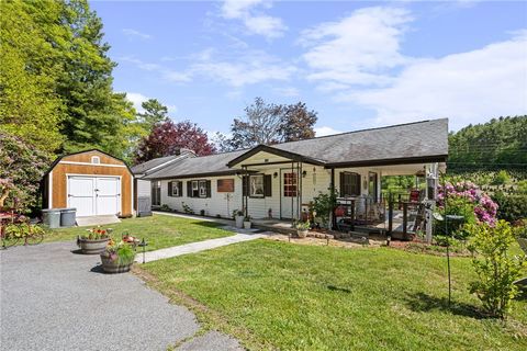 Photo of 190 Benfield Road, Crossnore, NC 28616 (MLS # 261888)