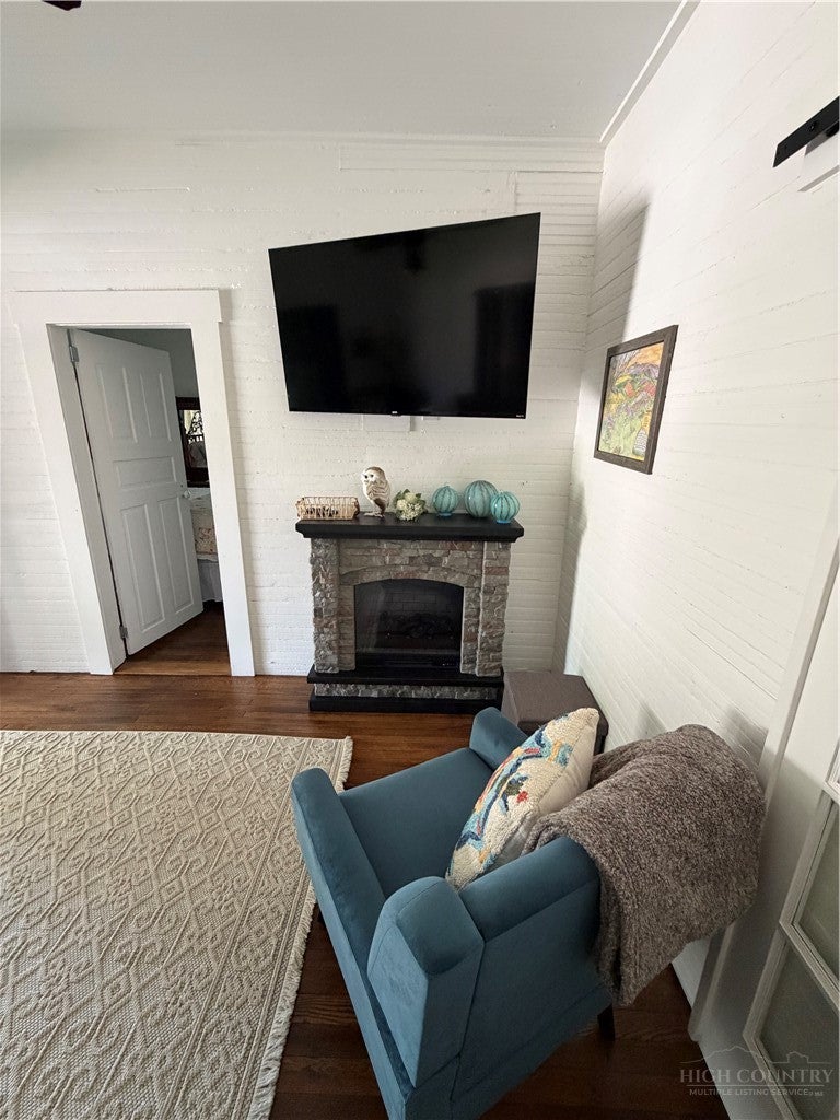 285 S Main