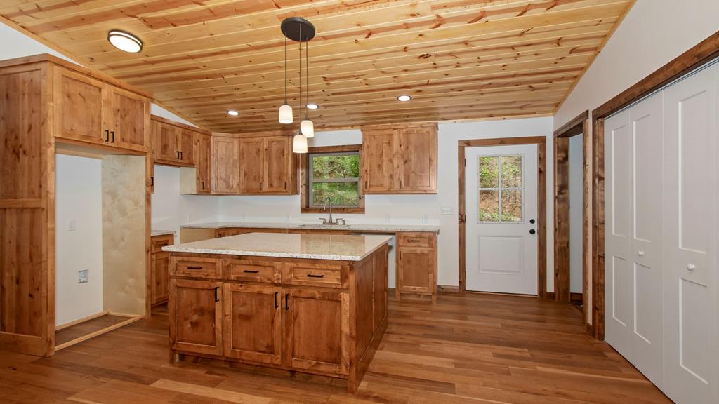 324 Golden Eagle Drive, MURPHY, North Carolina image 8