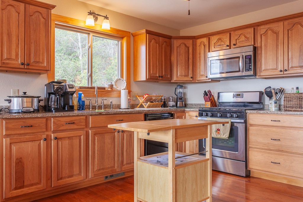 240 Hazelnut Road, BRYSON CITY, North Carolina image 11